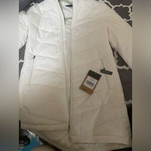 White north face jacket brand new tag still on it!